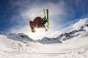 KAIYUN-温网决赛爆出冷门！上海申花鏖战阿森纳，争冠形势突变