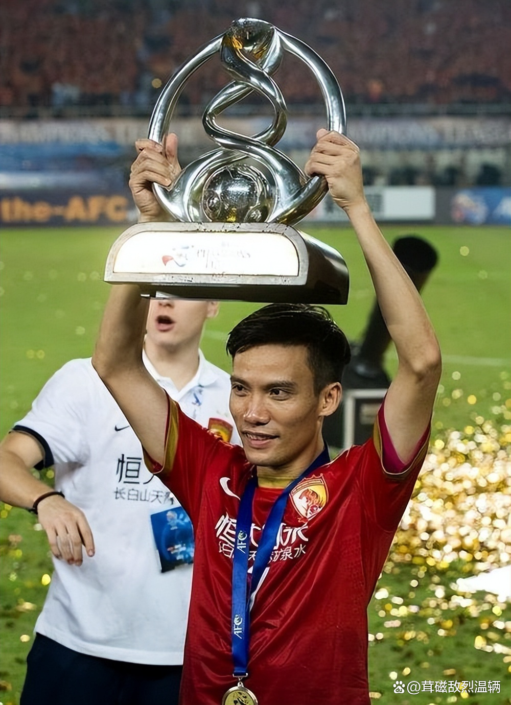 曼城主帅施以褒奖，球员表现出色